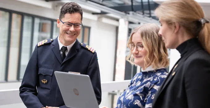 Genrebild anställda.