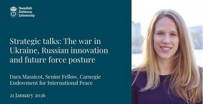 Porträtt av Dara Massicot samt evenemangets titel