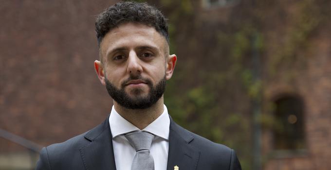 Porträtt av Adan Anwar. 