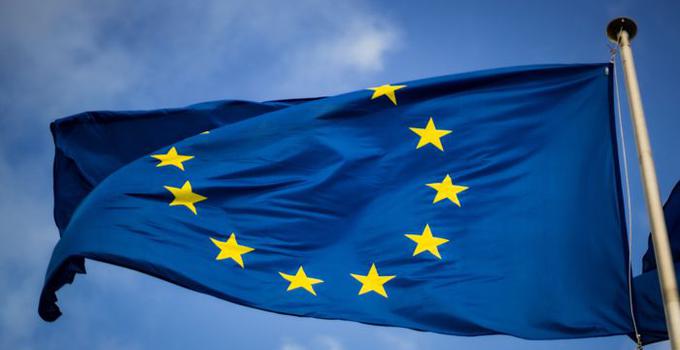 EU-flaggan på en flaggstång.
