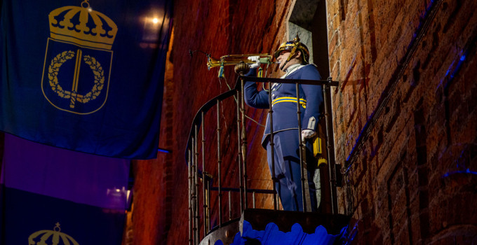 Trumpetare och FHS fana