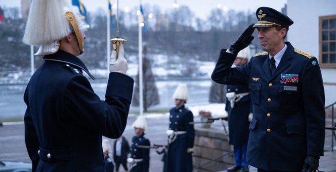 Commander in Chief Micael Bydén salutes the castle guard on the castle steps of Karlberg Castle.