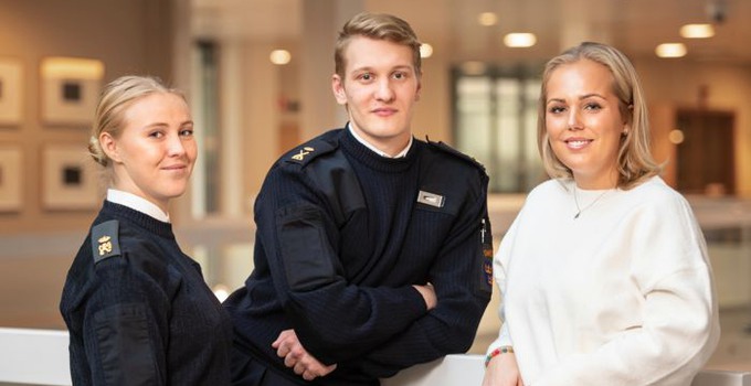 Civila och militära studenter.