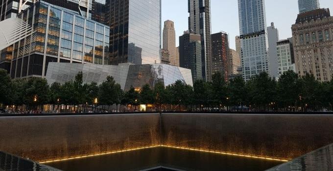 Bild av minnesmonumentet 9/11 Memorial i New York.