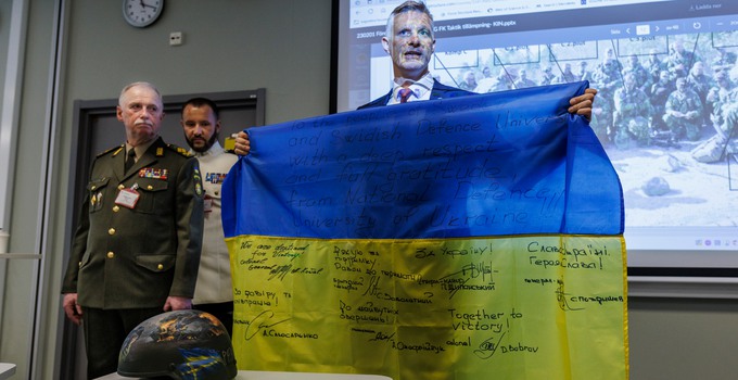 Ukrainsk militär på besök till Försvarshögskolan