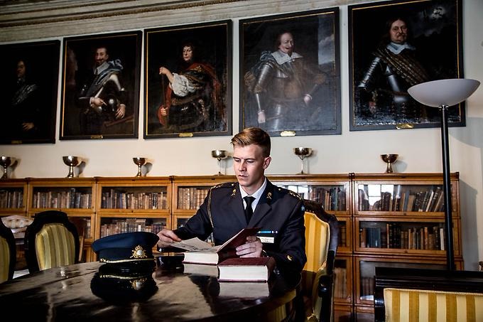 Eric Thellman inne på Karlbergs slott