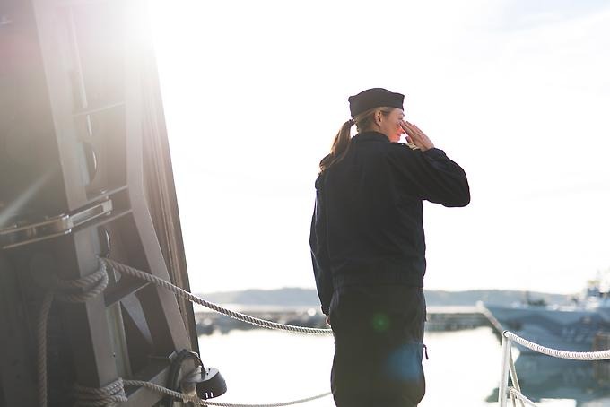 Helena Bergström står på fartyget HMS Helsingborg.