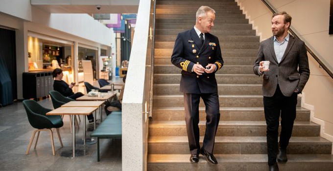 Till vänster: Peter Lidén, militär lärare och överstelöjtnant . Till höger, Oscar Jonsson, forskare i krigsvetenskap. 