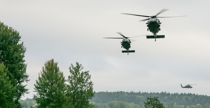 Helikoptrar i luften.