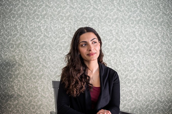 Porträtt av statsvetarstudenten Sara Attar.
