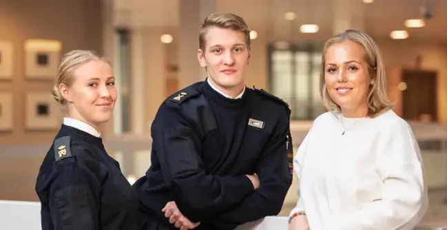Cadets and students at the Swedish Defence University.